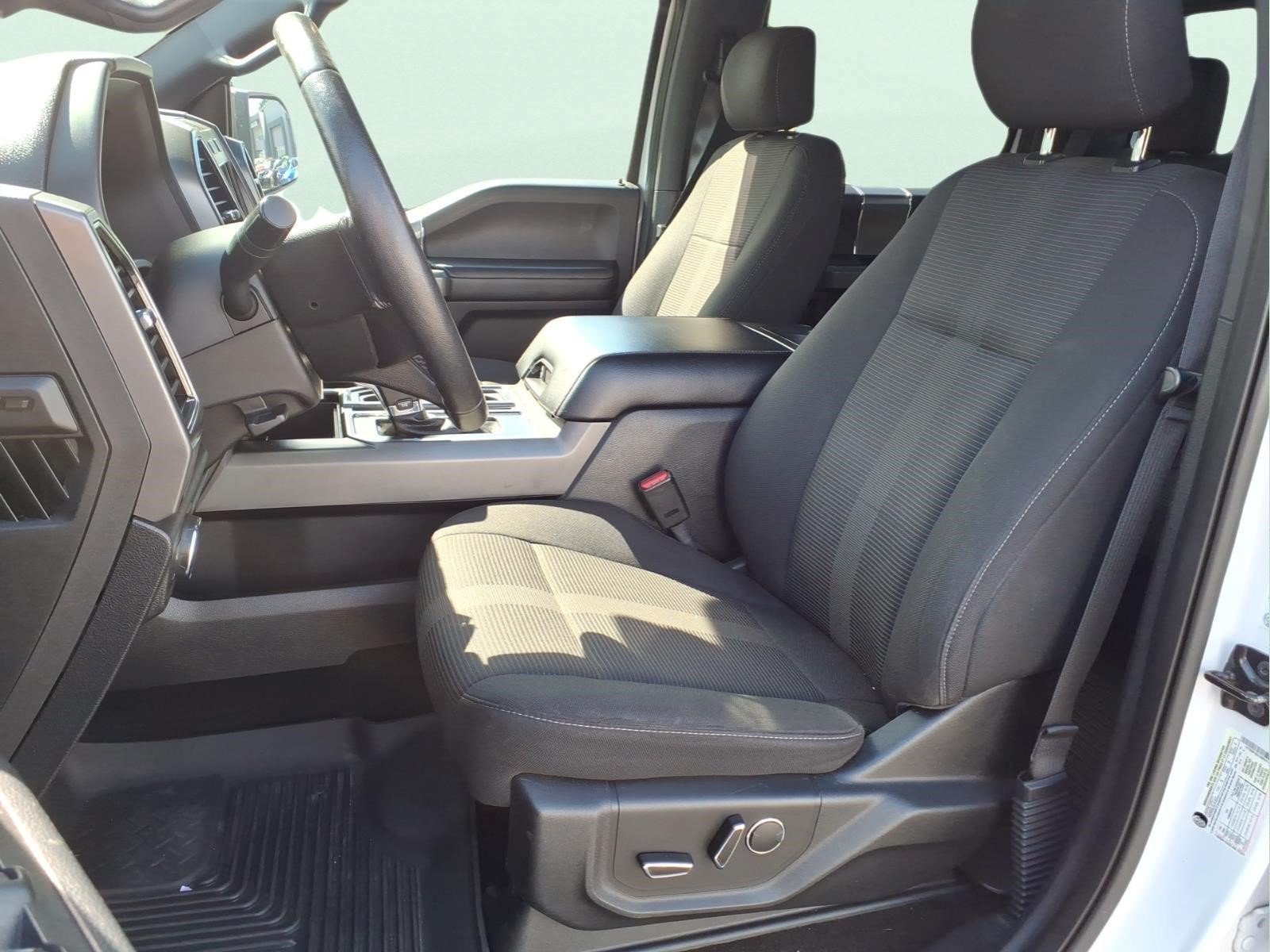 Used 2017 Ford F150 XLT w/ Equipment Group 302A Luxury AWD/4WD image 9