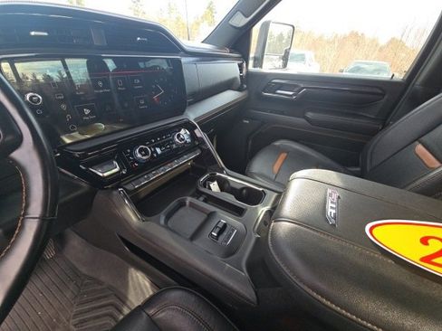 Used 2024 GMC Sierra 2500 AT4 w/ AT4 Preferred Package image 19