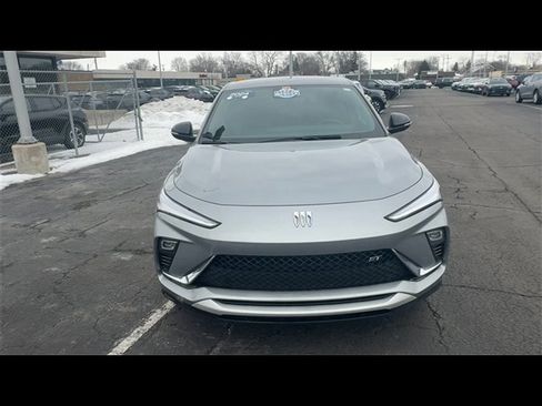 Certified 2024 Buick Envista Sport Touring w/ Convenience I Package image 3