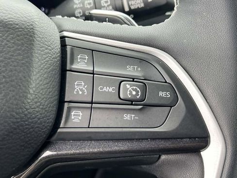 Used 2023 Jeep Grand Cherokee Altitude AWD/4WD image 22