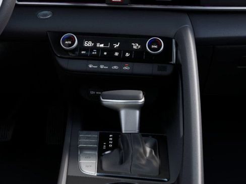 Certified 2025 Hyundai Elantra Hybrid FWD image 16