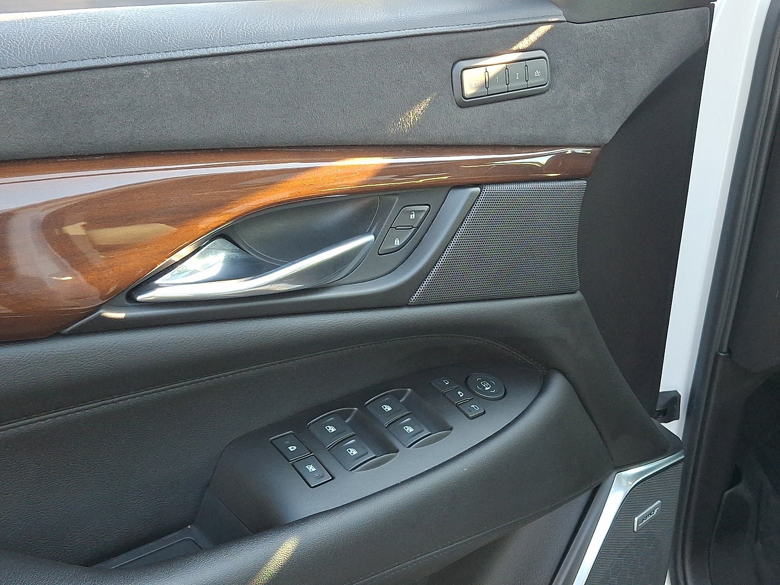 Used 2020 Cadillac Escalade Luxury AWD/4WD image 14