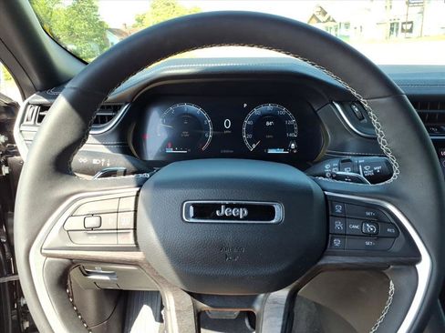 Used 2025 Jeep Grand Cherokee L Limited AWD/4WD image 28