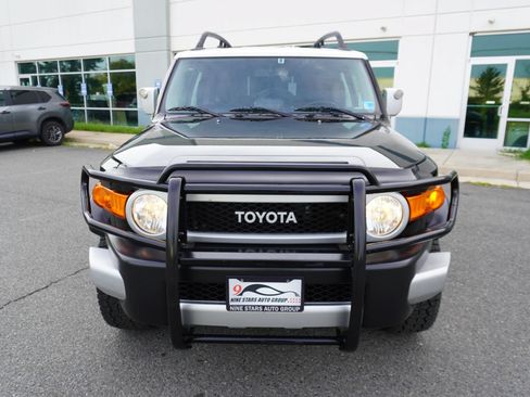 Used 2010 Toyota FJ Cruiser 4WD image 2