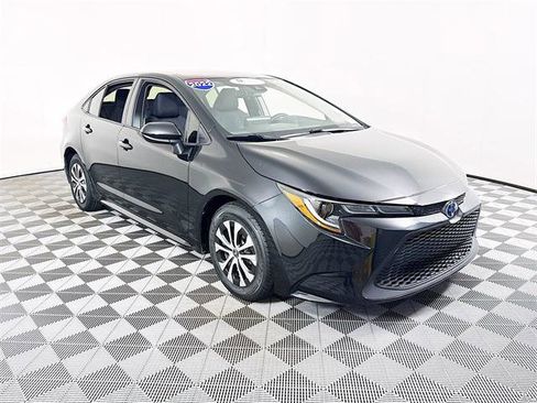 Certified 2022 Toyota Corolla LE image 1