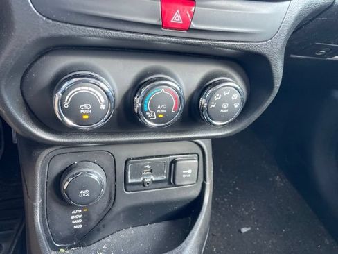 Used 2017 Jeep Renegade Sport w/ Power & Air Group AWD/4WD image 9