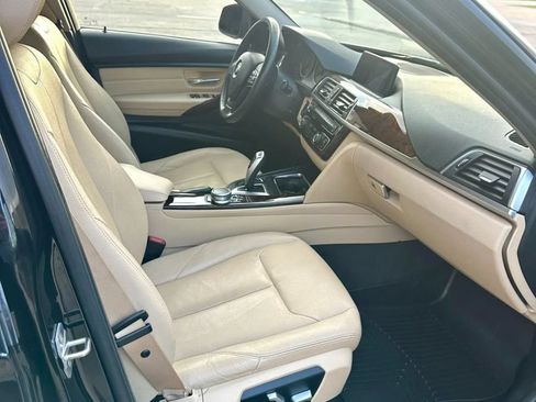 Used 2017 BMW 320i xDrive Sedan AWD/4WD image 12