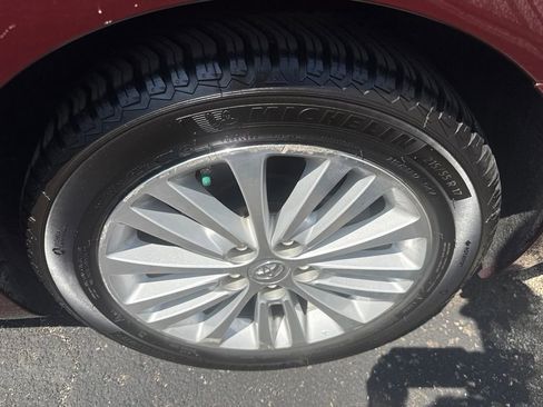 Used 2015 Toyota Avalon Limited w/ Technology Package FWD image 11
