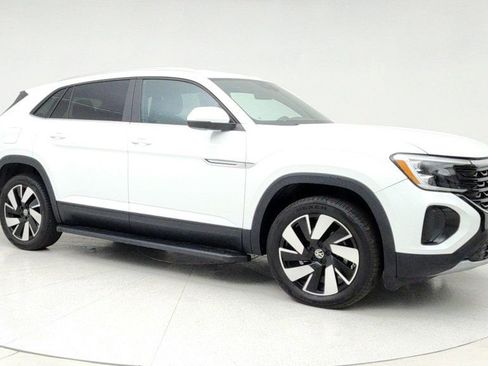 Used 2024 Volkswagen Atlas Cross Sport SE image 3