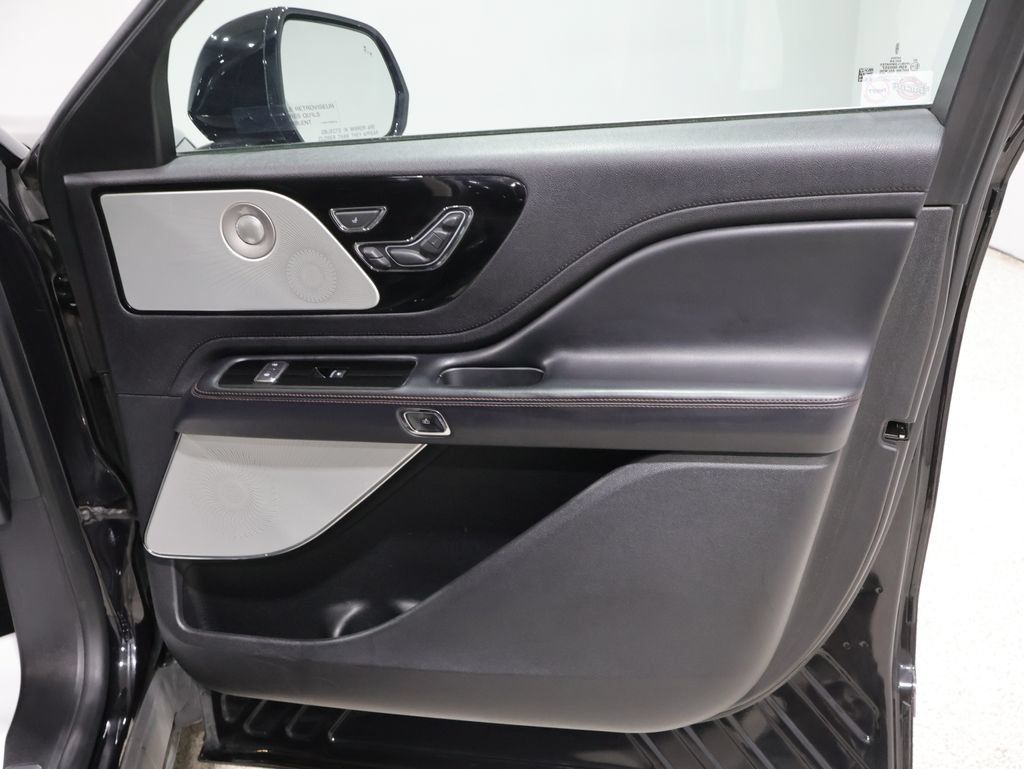 Used 2020 Lincoln Aviator Reserve w/ Equipment Group 202A AWD/4WD image 25