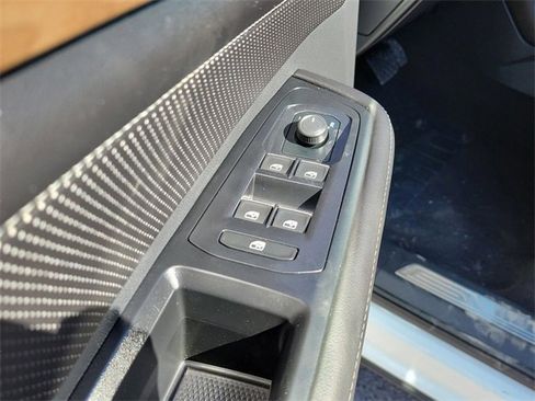 Used 2025 Volkswagen Atlas SE image 13