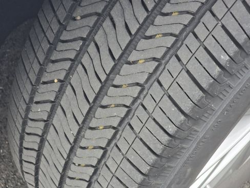 Used 2023 Chevrolet Traverse LT image 31