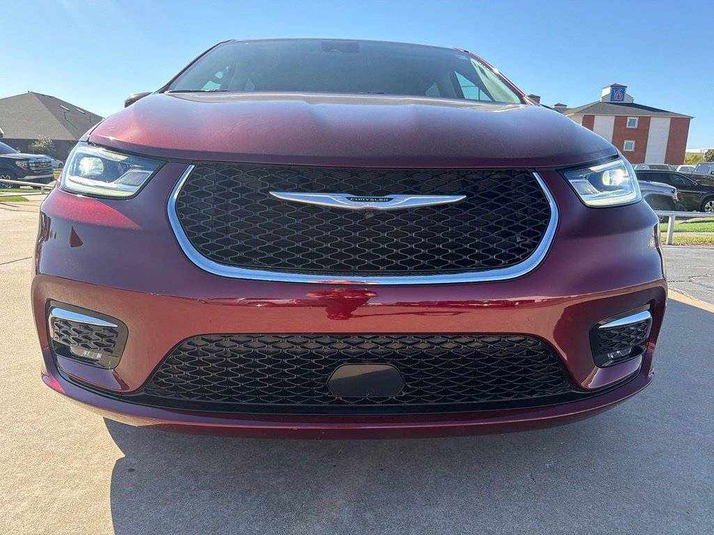Used 2023 Chrysler Pacifica Touring-L FWD image 8
