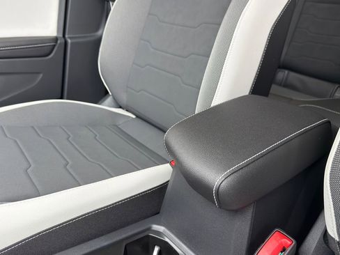 New 2026 Volkswagen Taos SE image 24