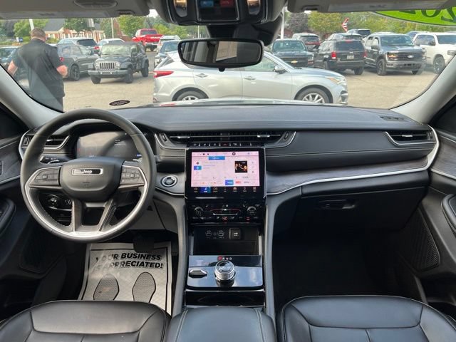 Used 2023 Jeep Grand Cherokee Limited AWD/4WD image 16