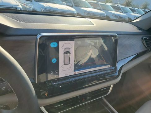 New 2026 Volkswagen Atlas SE FWD image 11