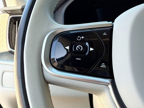 Used 2023 Volvo XC60 B6 Ultimate w/ Climate Package image 36