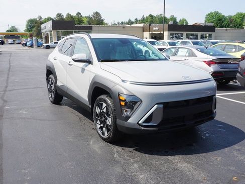 Used 2025 Hyundai Kona SEL image 1