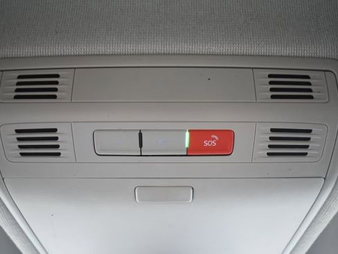 Used 2023 Volkswagen Tiguan SE image 31