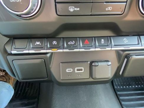 Used 2022 Chevrolet Silverado 1500 Custom Trail Boss w/ LPO, Dark Essentials Package AWD/4WD image 27