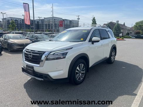 Certified 2023 Nissan Pathfinder SL AWD/4WD image 3