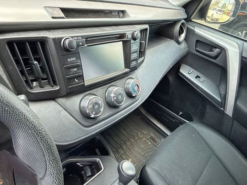 Used 2018 Toyota RAV4 LE FWD image 7