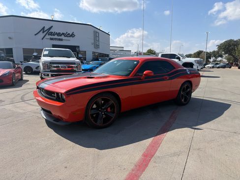 Used 2008 Dodge Challenger SRT8 RWD image 1