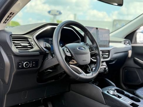 Certified 2024 Ford Escape Platinum w/ Premium Technology Package AWD/4WD image 11