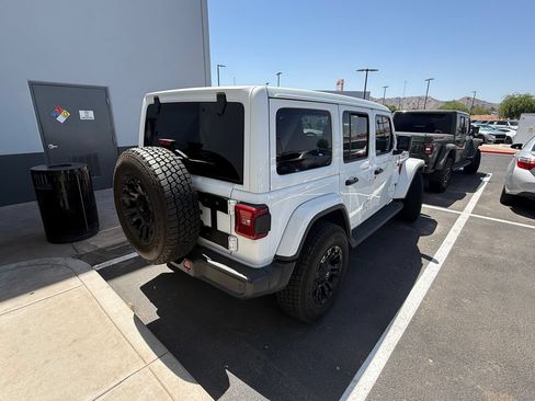 Used 2021 Jeep Wrangler Unlimited Sahara AWD/4WD image 4