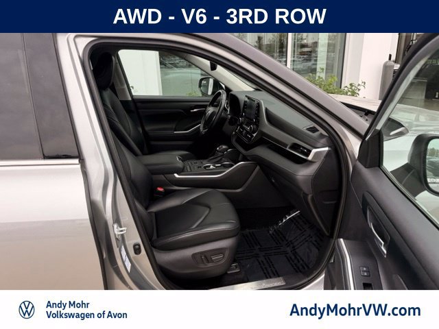 Used 2021 Toyota Highlander XLE AWD/4WD image 14