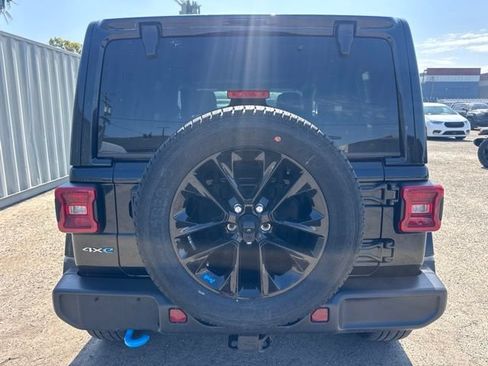 Used 2023 Jeep Wrangler Unlimited Sahara w/ Cold Weather Group AWD/4WD image 6