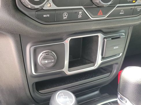 Used 2024 Jeep Gladiator Sport AWD/4WD image 23