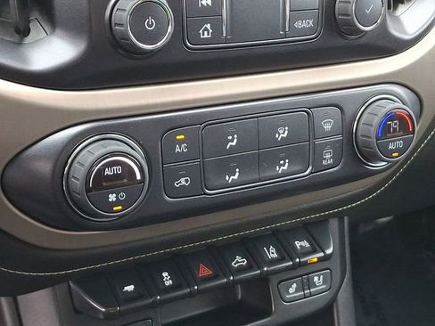 Used 2022 GMC Canyon Denali image 20