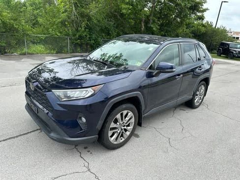 Used 2019 Toyota RAV4 XLE Premium w/ Cold Weather Package AWD/4WD image 16