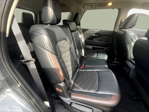 Used 2024 Nissan Pathfinder Platinum w/ Cargo Package image 27