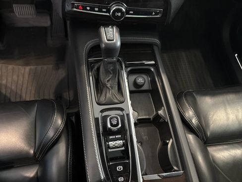 Used 2018 Volvo XC90 T6 Momentum w/ Convenience Package image 21