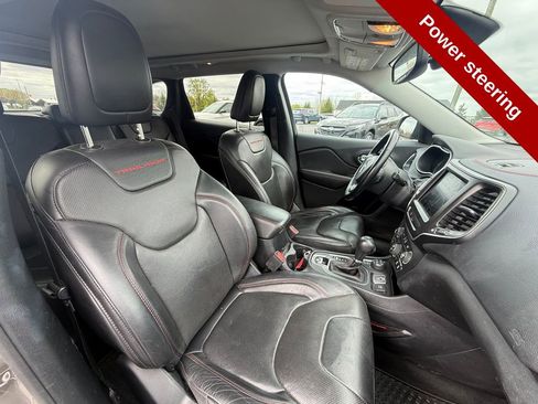 Used 2020 Jeep Cherokee Trailhawk AWD/4WD image 44