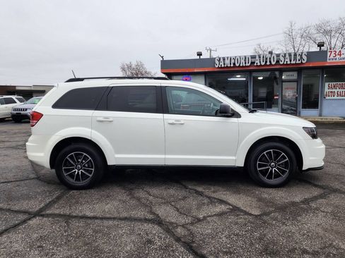 Used 2018 Dodge Journey SE w/ Blacktop Package image 3
