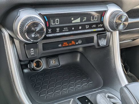 Used 2025 Toyota RAV4 XLE AWD/4WD image 23