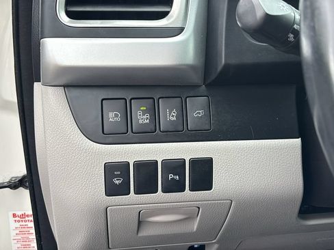 Used 2014 Toyota Highlander Limited w/ Driver Technology Package AWD/4WD image 15