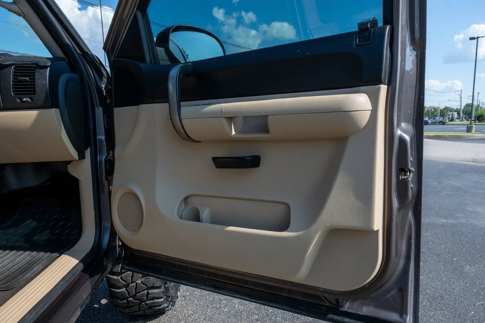 Used 2007 Chevrolet Silverado 1500 LT w/ 1LT Convenience Package AWD/4WD image 32