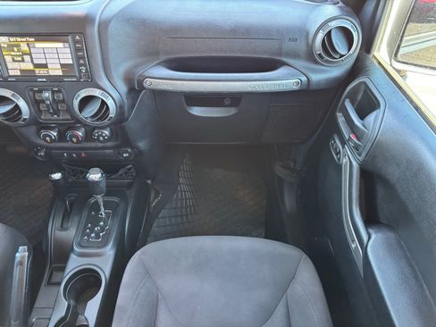 Used 2017 Jeep Wrangler Unlimited Sport w/ Quick Order Package 24S AWD/4WD image 15