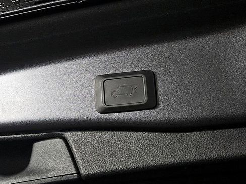 Used 2022 Toyota RAV4 XSE AWD/4WD image 30