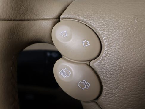 Used 2007 Mercedes-Benz CLS 550 image 36
