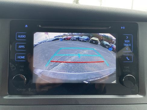 Used 2017 Toyota Sienna LE image 17