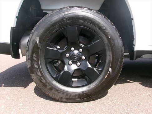 Certified 2025 RAM 1500 Tradesman w/ Night Edition AWD/4WD image 15