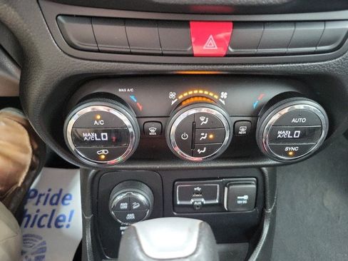 Used 2015 Jeep Renegade Trailhawk w/ Popular Equipment Group AWD/4WD image 12