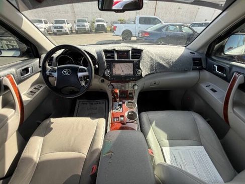 Used 2012 Toyota Highlander Limited w/ Tow Pkg FWD image 19