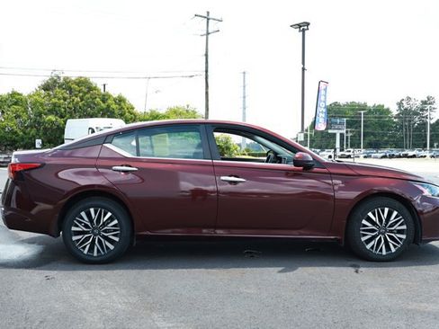 Used 2023 Nissan Altima 2.5 SV AWD/4WD image 4