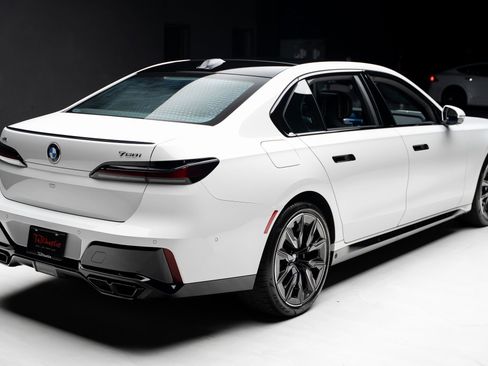 Used 2024 BMW 760i xDrive image 34